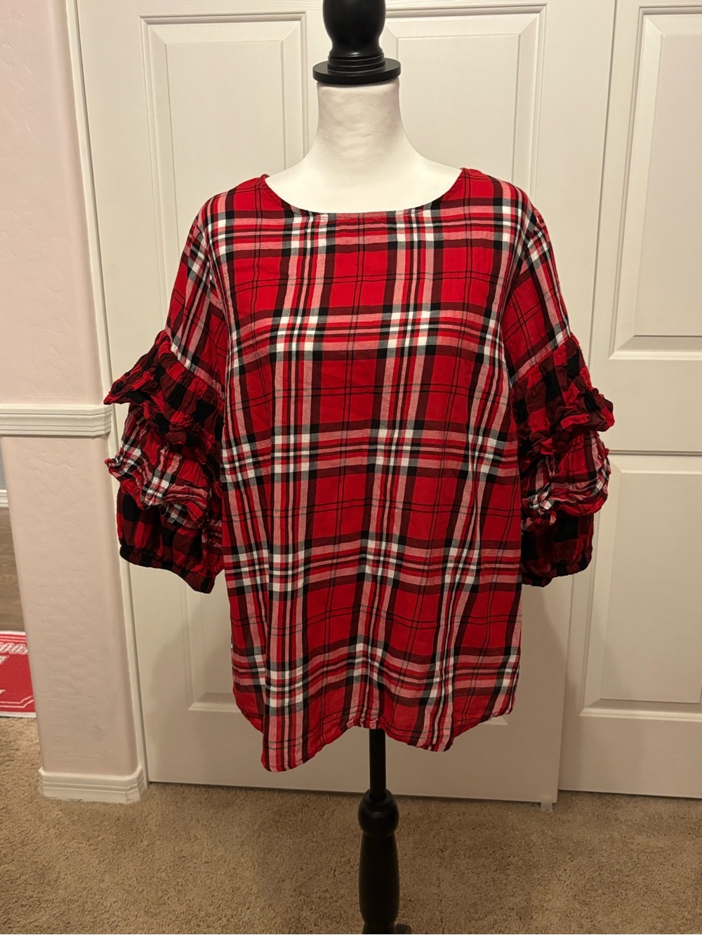 Boutique Plus Red Black White Plaid 3/4 Sleeve Top
